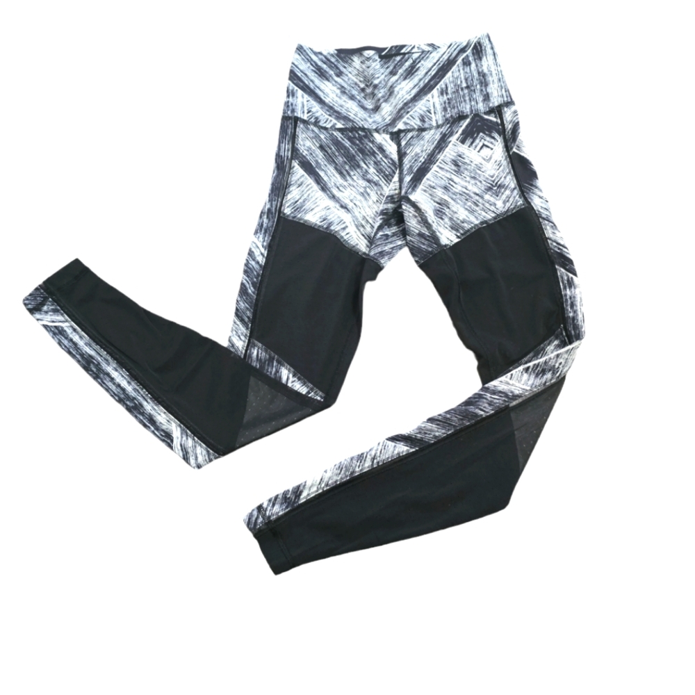 Lululemon hot to street pants ladies size 4